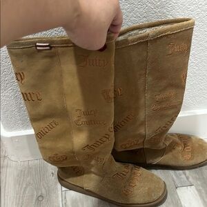 🔥 SOLD 🔥 Beautiful Juicy Couture Knee High Boots with calligraphy logo all over